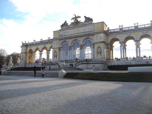 Парк вокруг дворца Шенбрунн